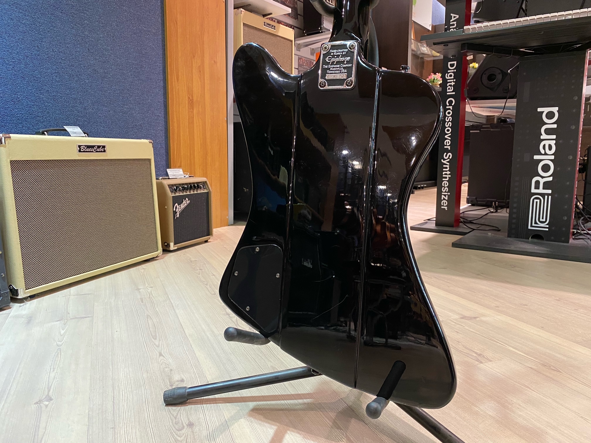 Epiphone Thunderbird бас-гитара Korea 2004 + комплект аксессуаров