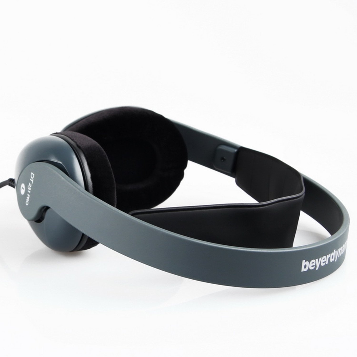 Beyerdynamic DT 231 PRO Cтудийные наушники закрытого типа для мониторинга и прослушивания музыки