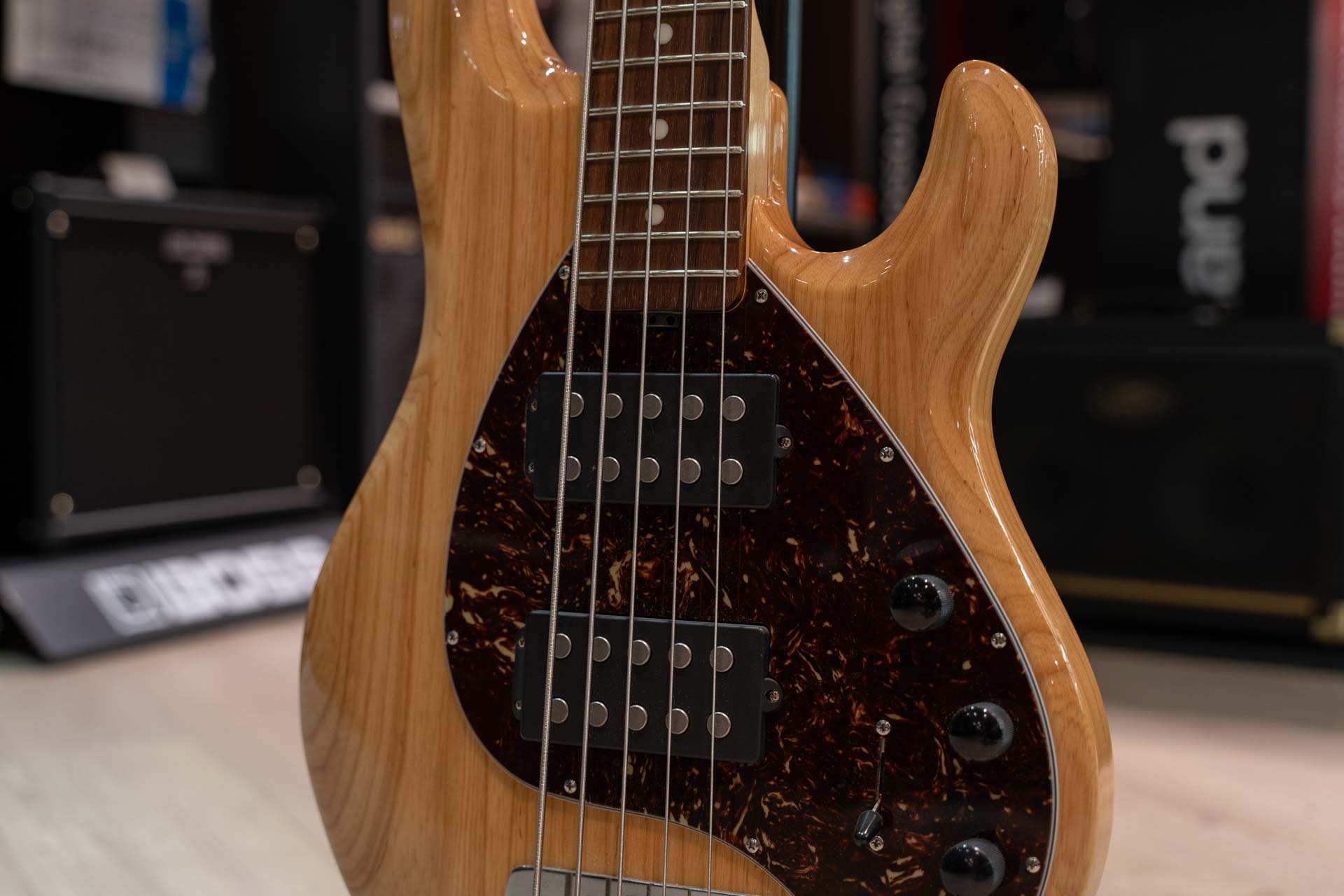 Music Man Sting Ray 5 HH USA 2006 бас-гитара