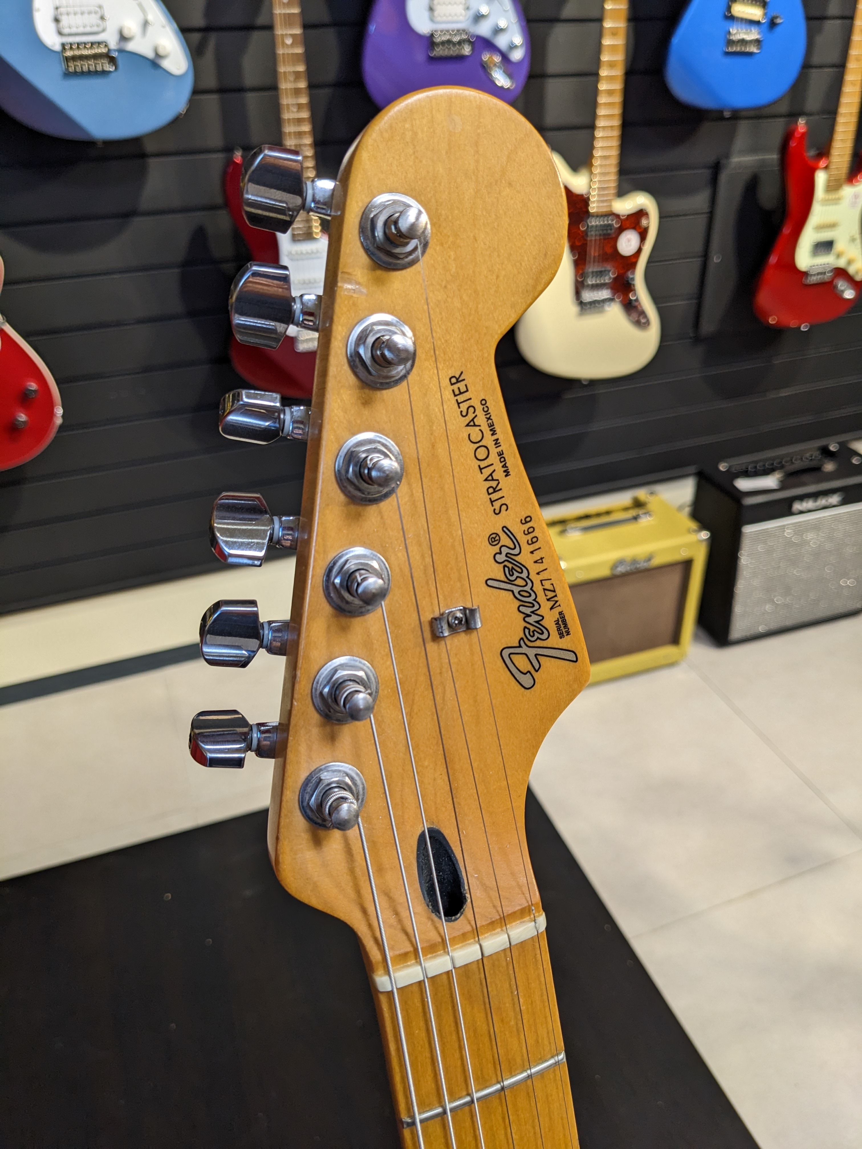 Fender Standard Stratocaster MIM 2007 электрогитара