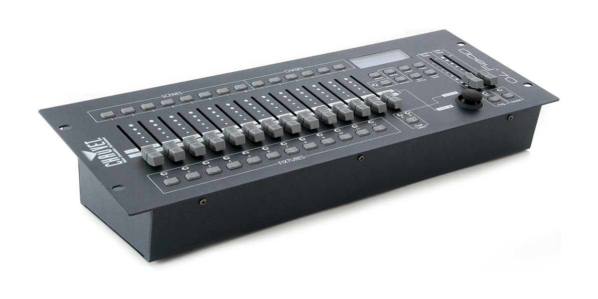 Chauvet Obey 70 компактный универсальный контроллер на 12 приборов по 32 канала. Управление 384 кан.