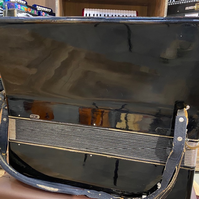 Royal Standard Montana BK 4/4 аккордеон