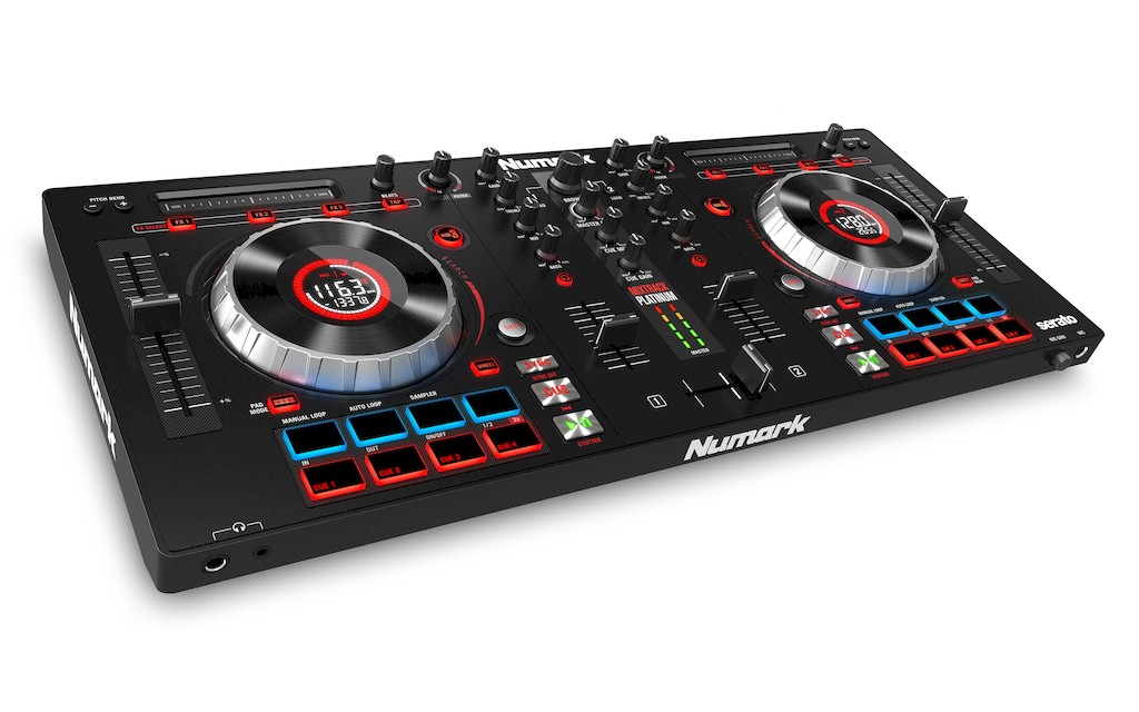Numark Mixtrack Platinum DJ-контроллер, ПО Serato DJ. Мультифункциональные дисплеи