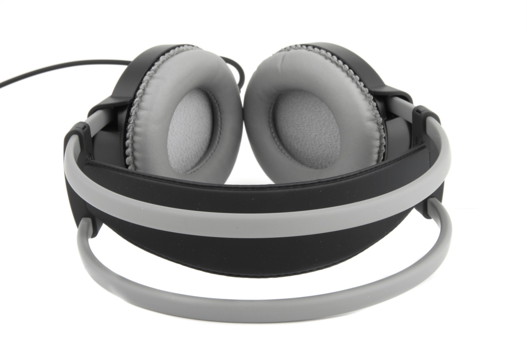 AKG K77 наушники полуоткрытые18-20000Гц, 32 Ом.