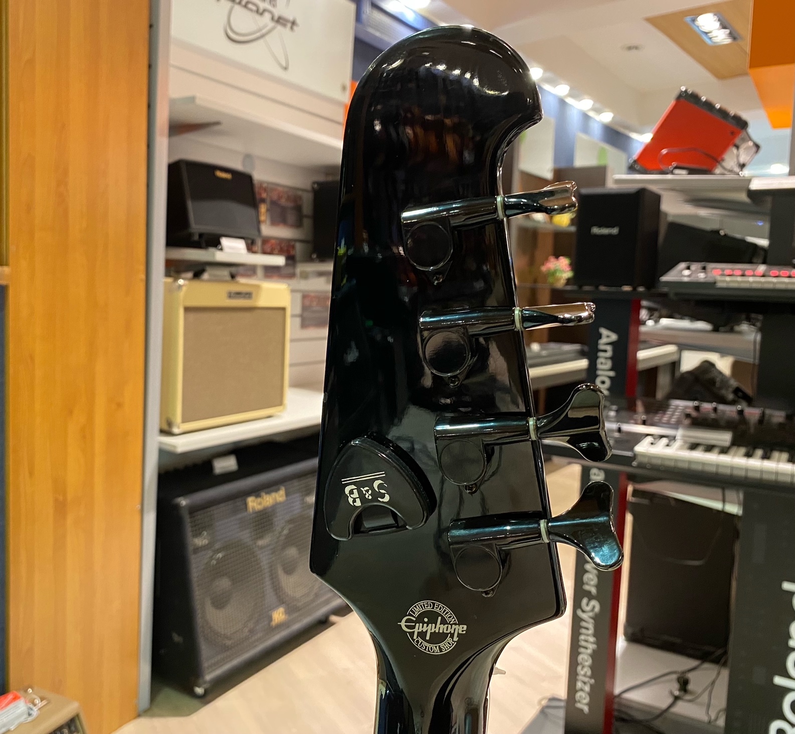 Epiphone Thunderbird бас-гитара Korea 2004 + комплект аксессуаров