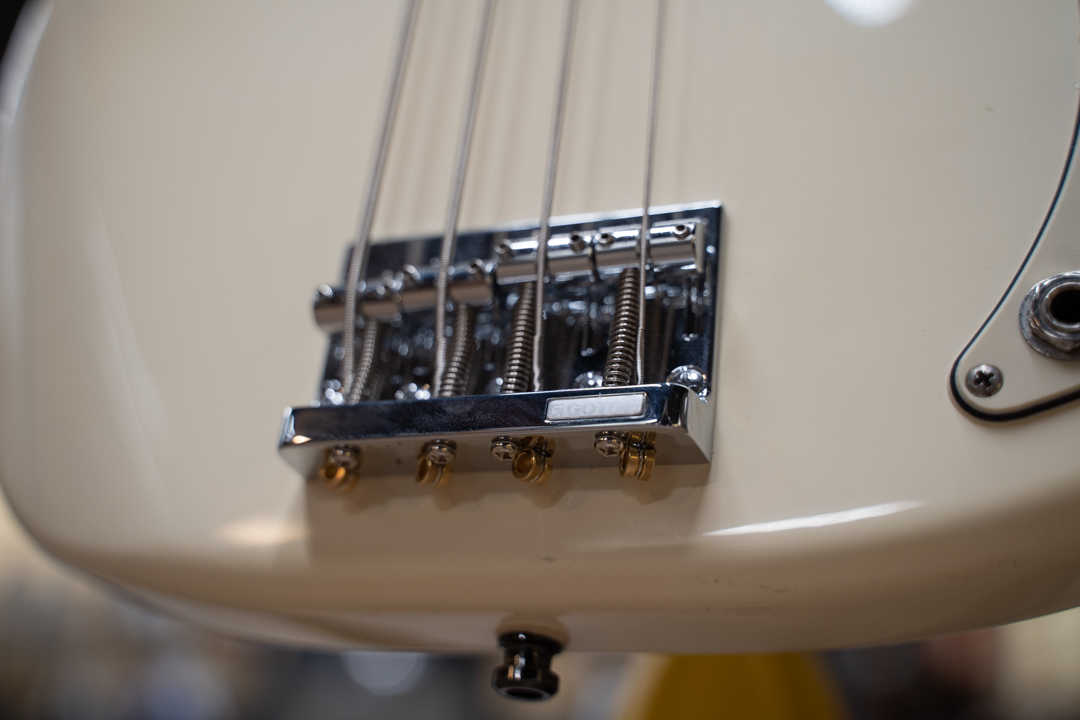 Fender Precision Mexico 2001 бас-гитара