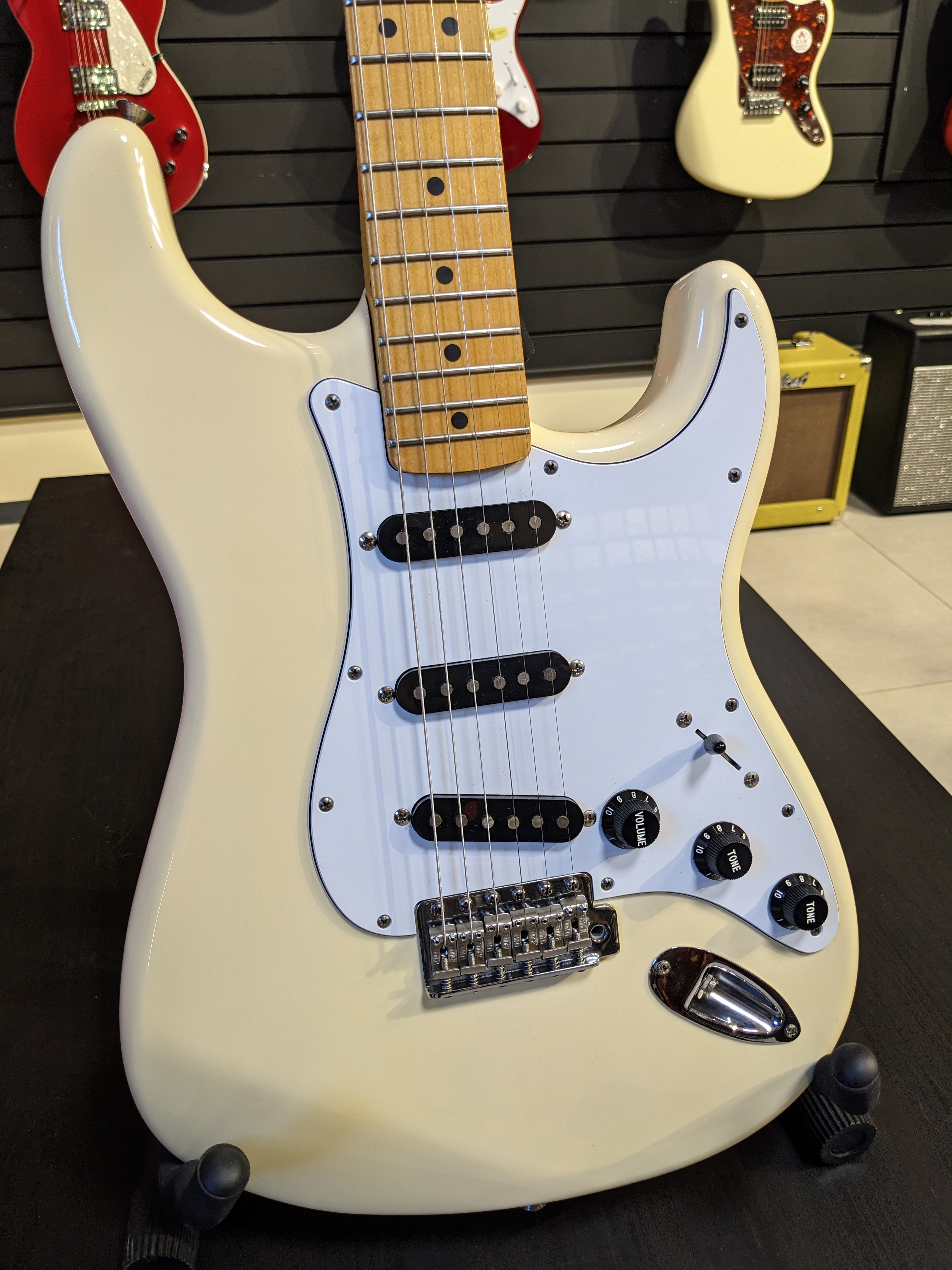 Fender Standard Stratocaster MIM 2007 электрогитара