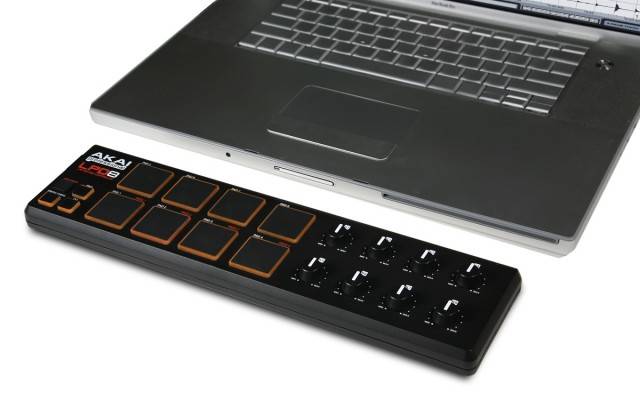 Akai PRO LPD8 портативный USB/MIDI-контроллер, 8 чувствительных пэдов, 8 регуляторов Q-Link