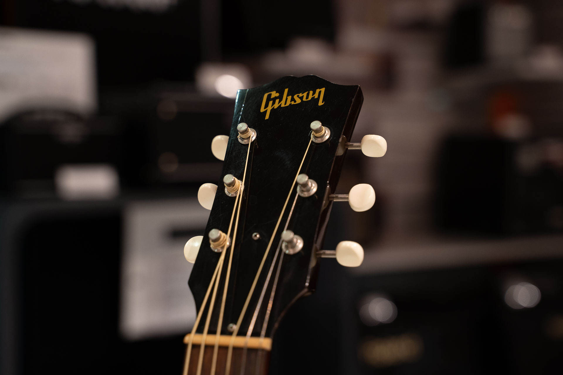 Gibson J-45 USA 2002 электроакустическая гитара