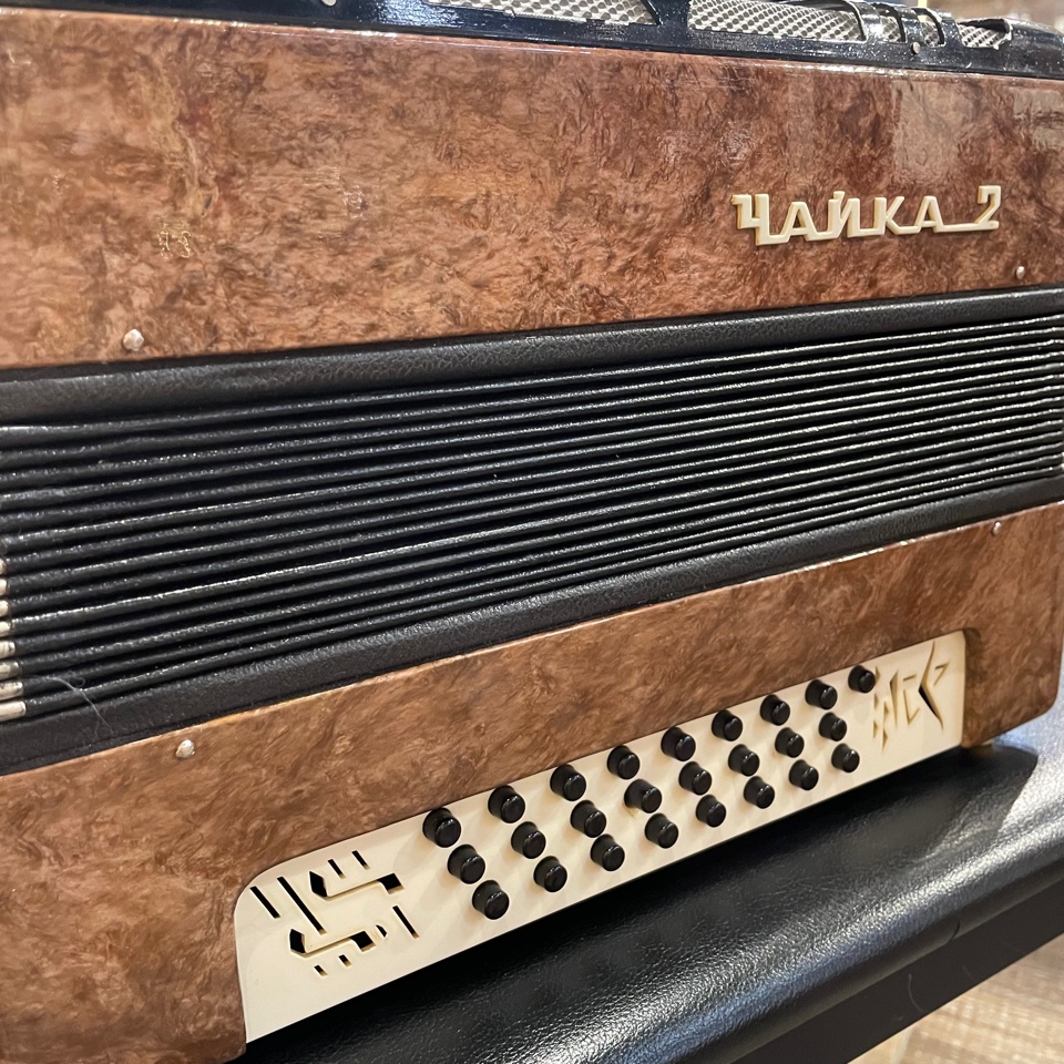 Шуйская гармонь «Чайка» 2 25х25-II 2-х голосная. Цвет cветло-коричневый. Футляр. Б/У