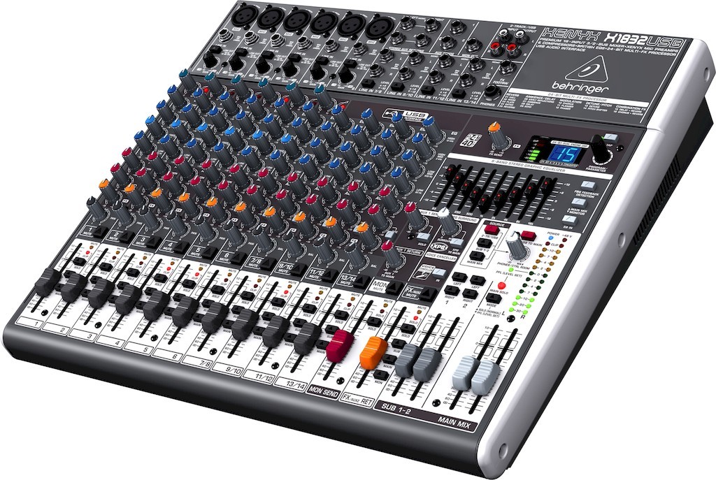 Behringer Xenyx X1832USB микшер,6 моно,4 стерео,3 AUX-шины,процессор эффектов, 3D процессор, экв.