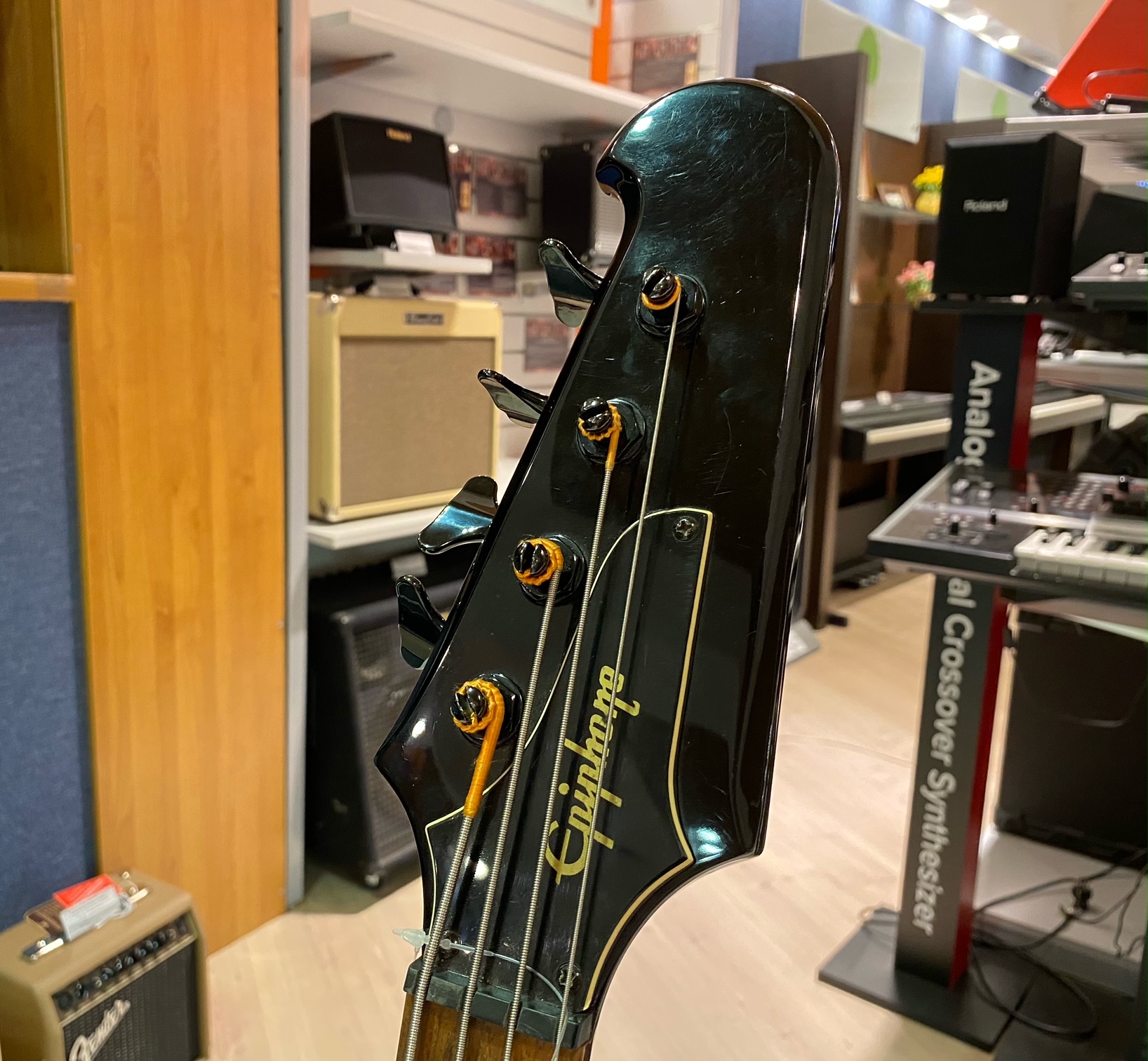 Epiphone Thunderbird бас-гитара Korea 2004 + комплект аксессуаров