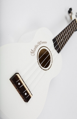 Martin Romas MR-021WH ( 21" ) Укулеле сопрано цвет - белый, чехол в комплекте