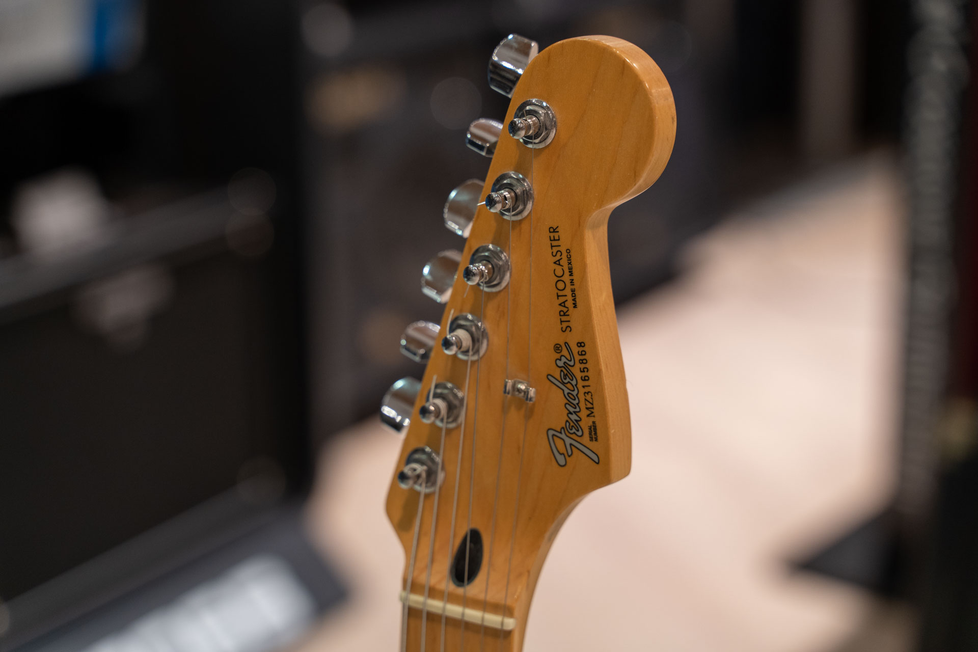 Fender Stratocaster SSS Mexico 2003 электрогитара
