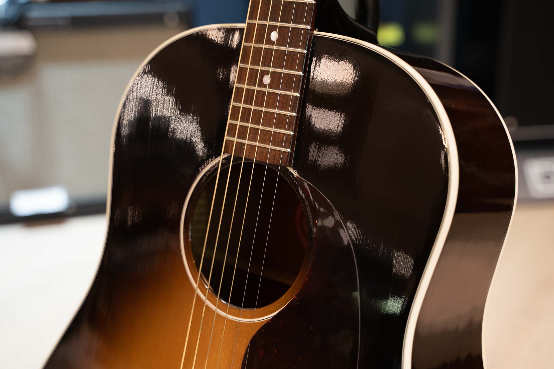 Gibson J-45 USA 2002 электроакустическая гитара